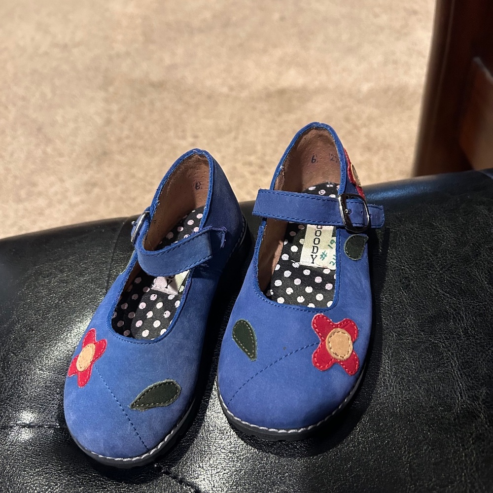 Suede shoes for girl